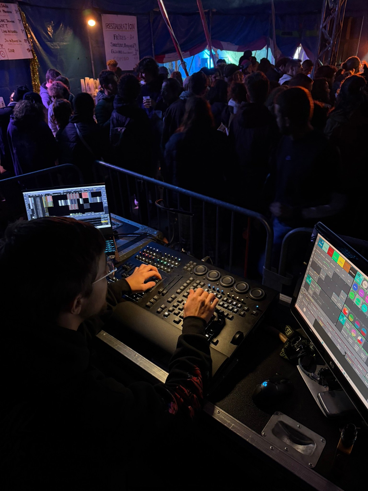 Techniciens en pleine installation